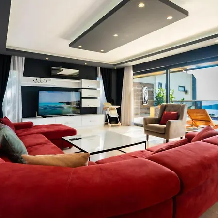 Luxury 3 Bedroom 1812