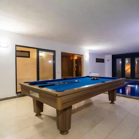 Luxury 3 Bedroom 1812 *